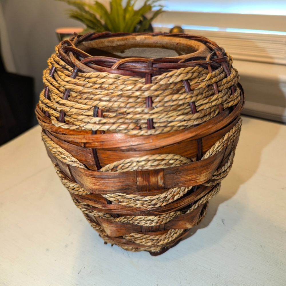 African Handmade Wicker Terracotta Decorative Pottery/Vase/Pot- Great Condition - Picture 8 of 9